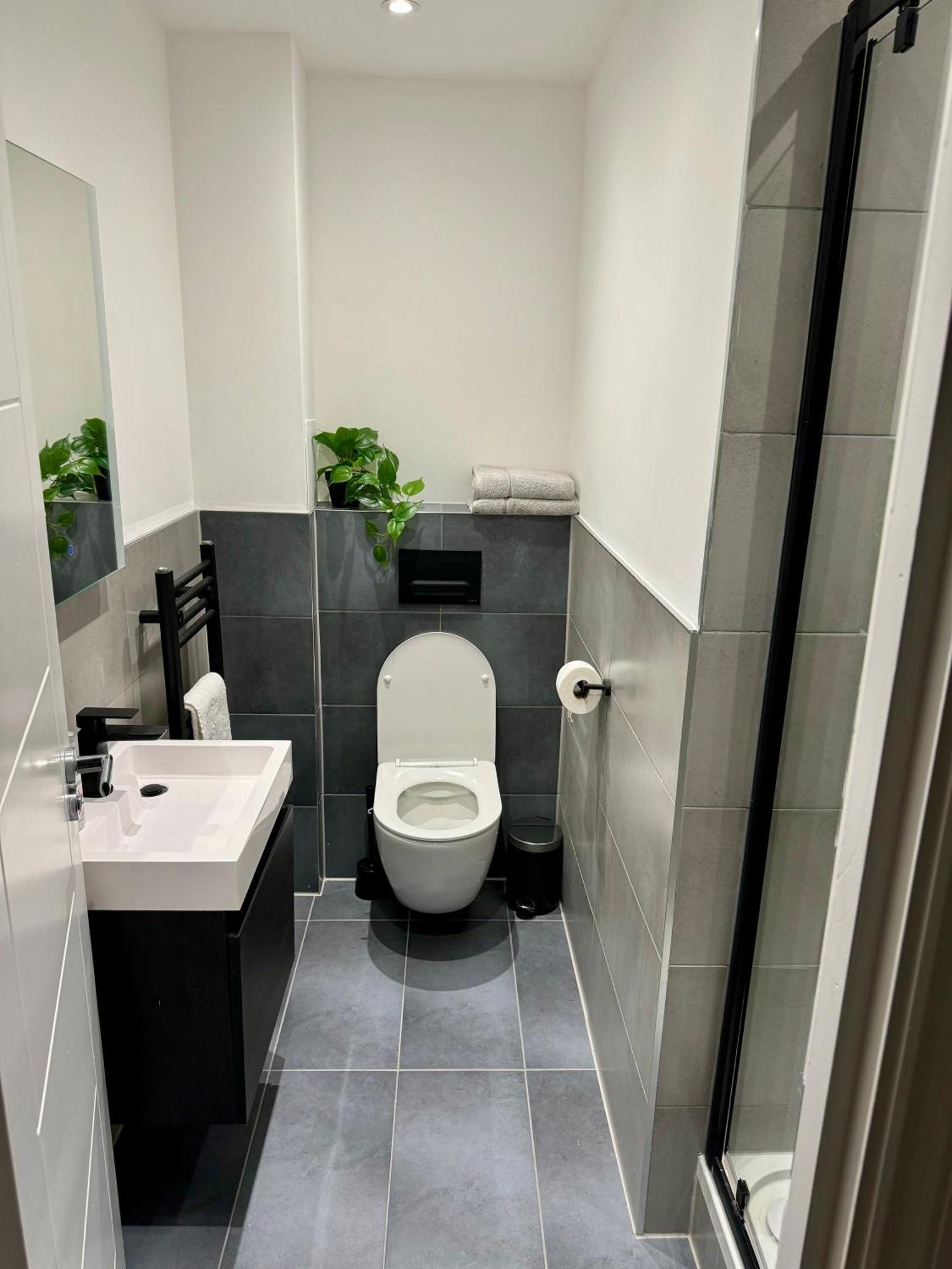 Holiday Home 2Br L 2Ba With Patio-Sleep 6 London Exterior photo