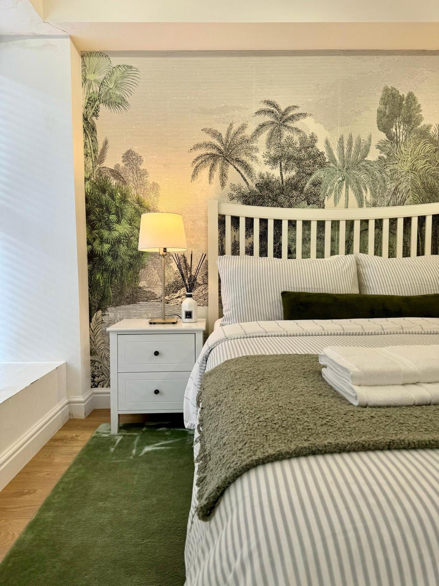 Holiday Home 2Br L 2Ba With Patio-Sleep 6 London Exterior photo