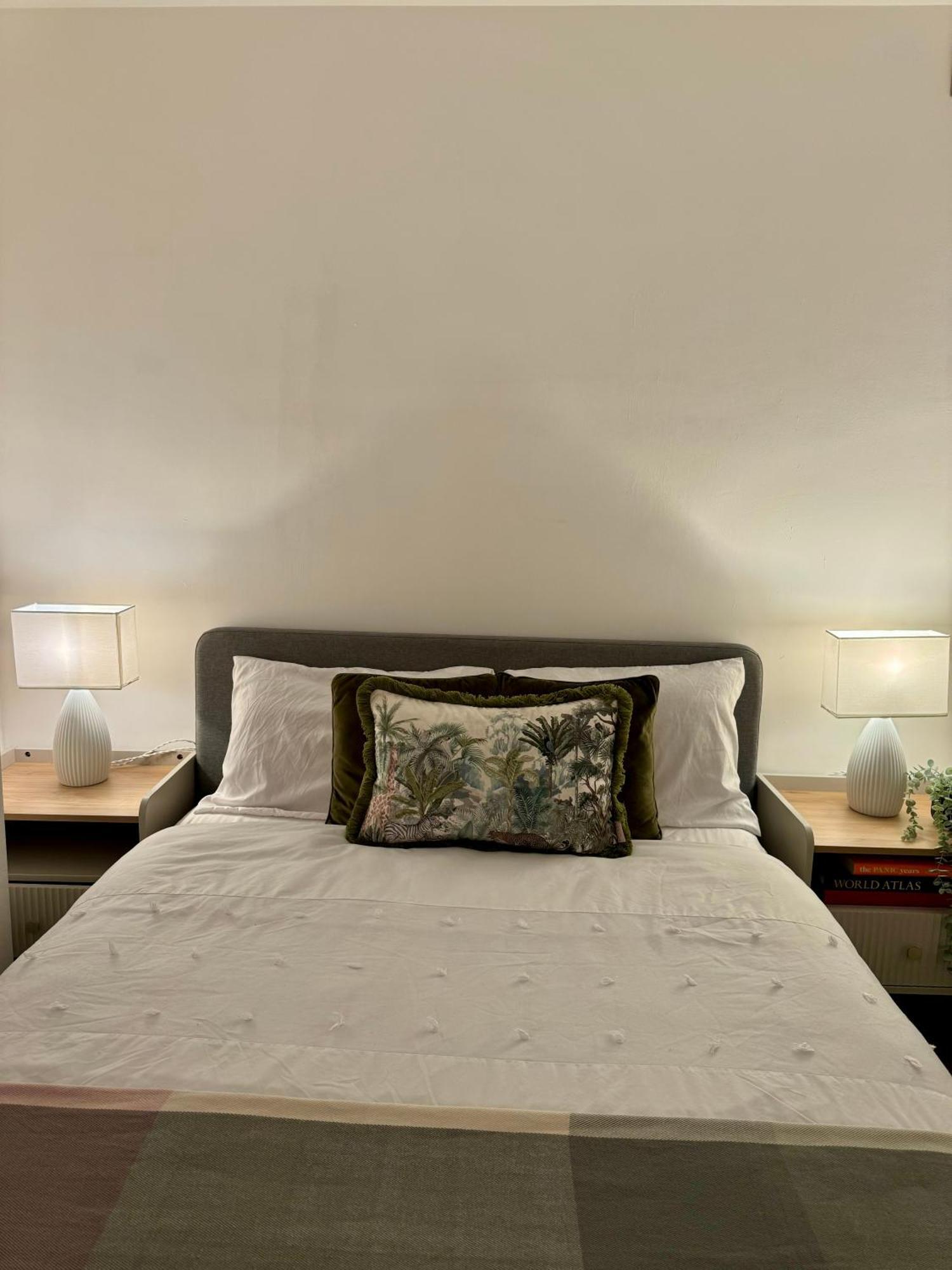Holiday Home 2Br L 2Ba With Patio-Sleep 6 London Exterior photo